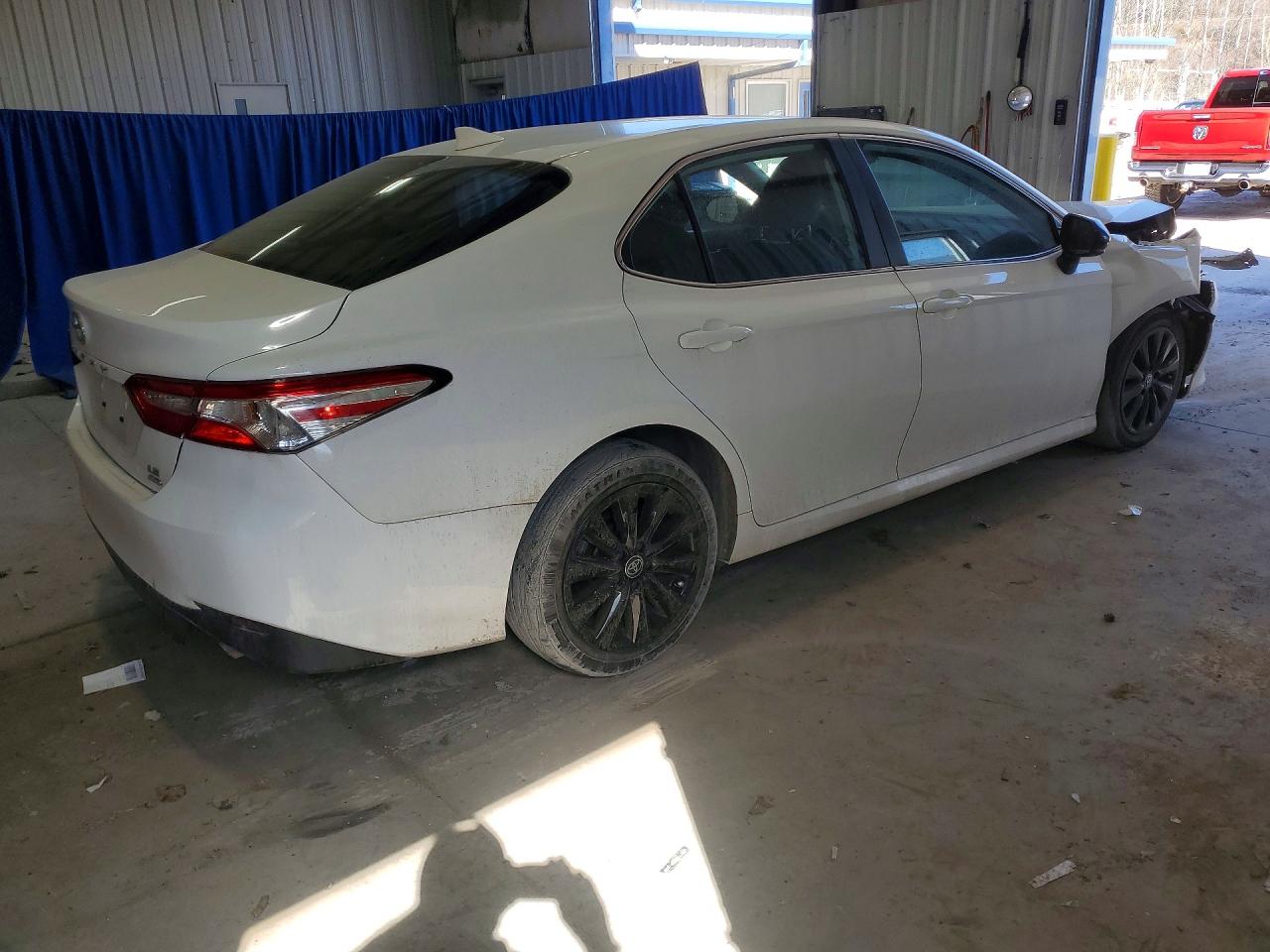 2020 TOYOTA CAMRY LE photo 3