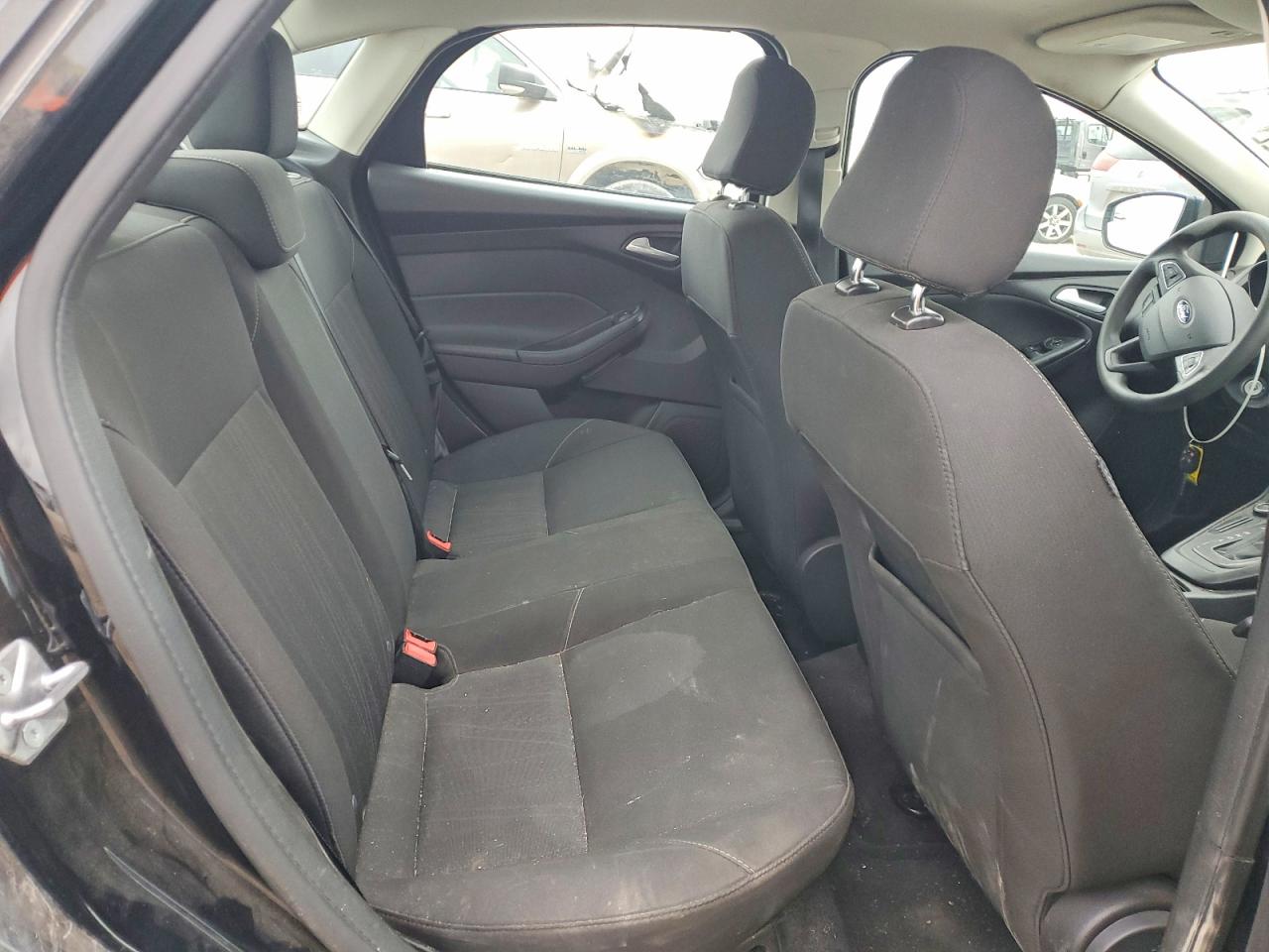 2017 FORD FOCUS SE photo 10