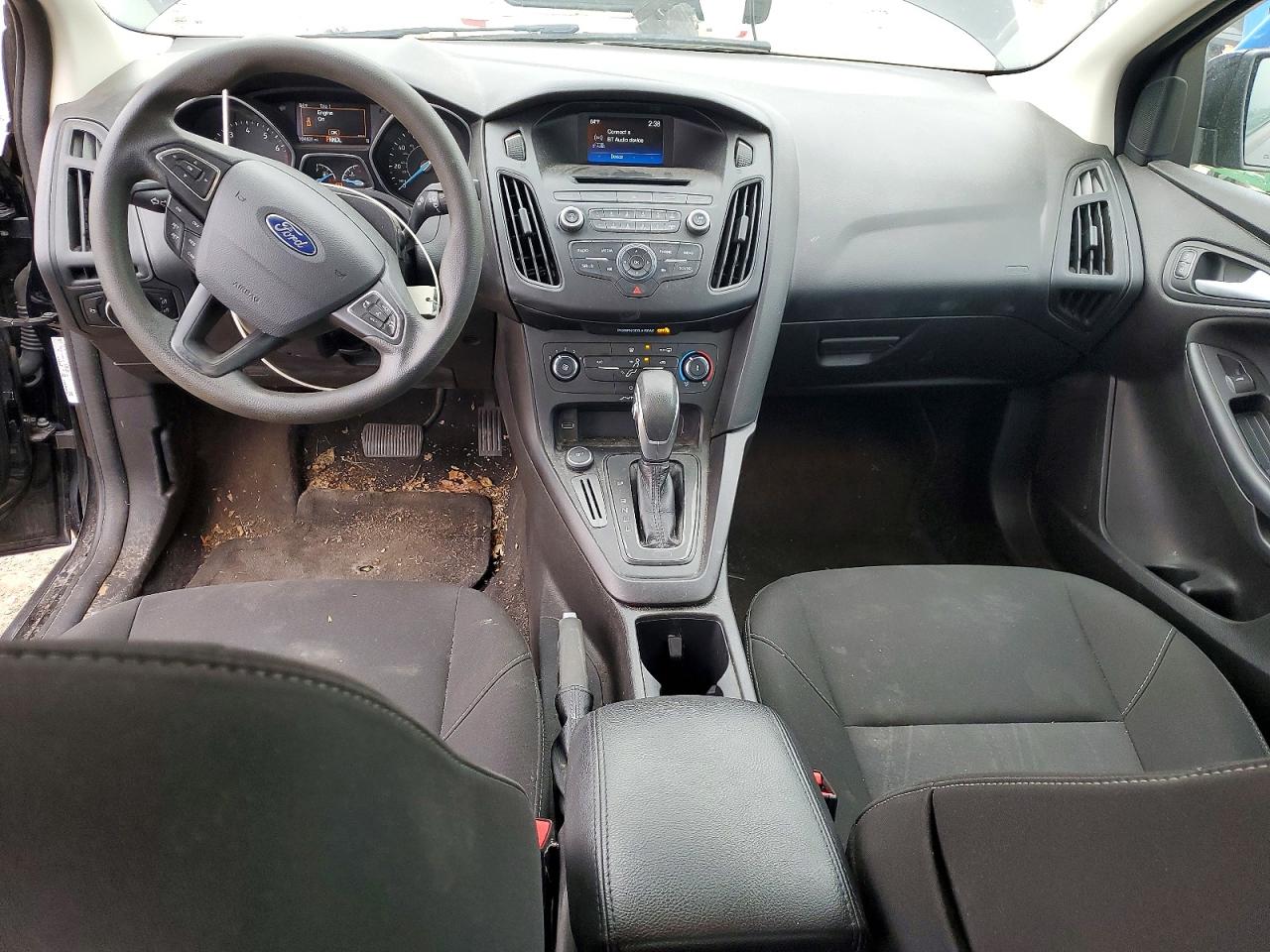 2017 FORD FOCUS SE photo 8