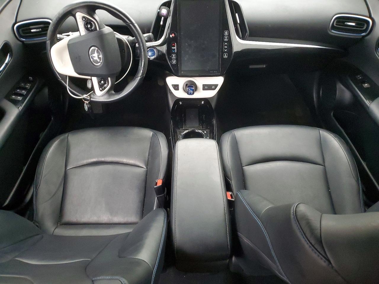 2018 TOYOTA PRIUS FOUR TOURING photo 8