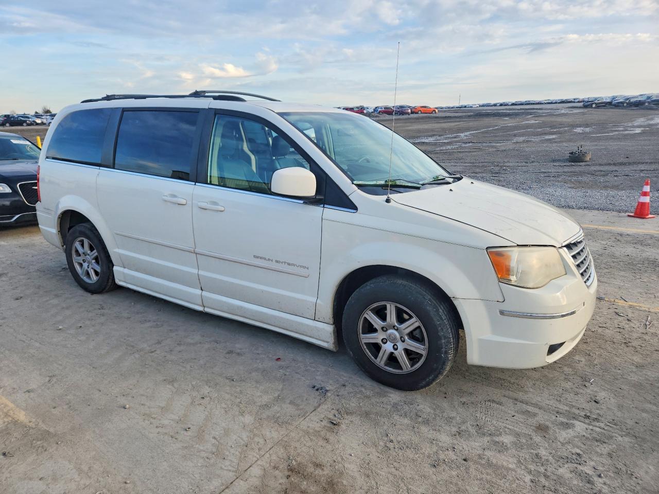 2008 CHRYSLER TOWN & COUNTRY TOURING photo 4
