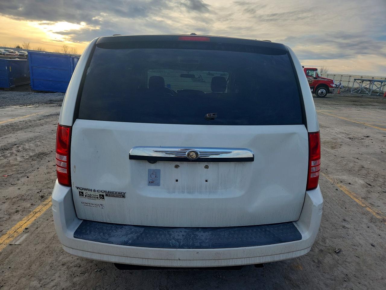 2008 CHRYSLER TOWN & COUNTRY TOURING photo 6