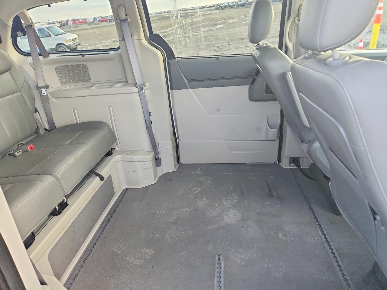 2008 CHRYSLER TOWN & COUNTRY TOURING photo 11