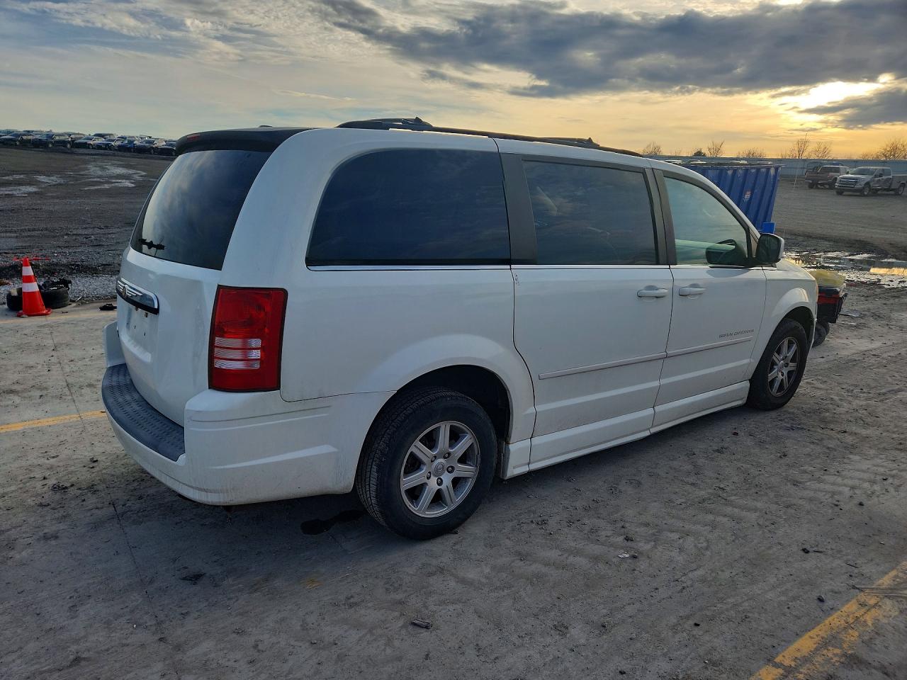 2008 CHRYSLER TOWN & COUNTRY TOURING photo 3