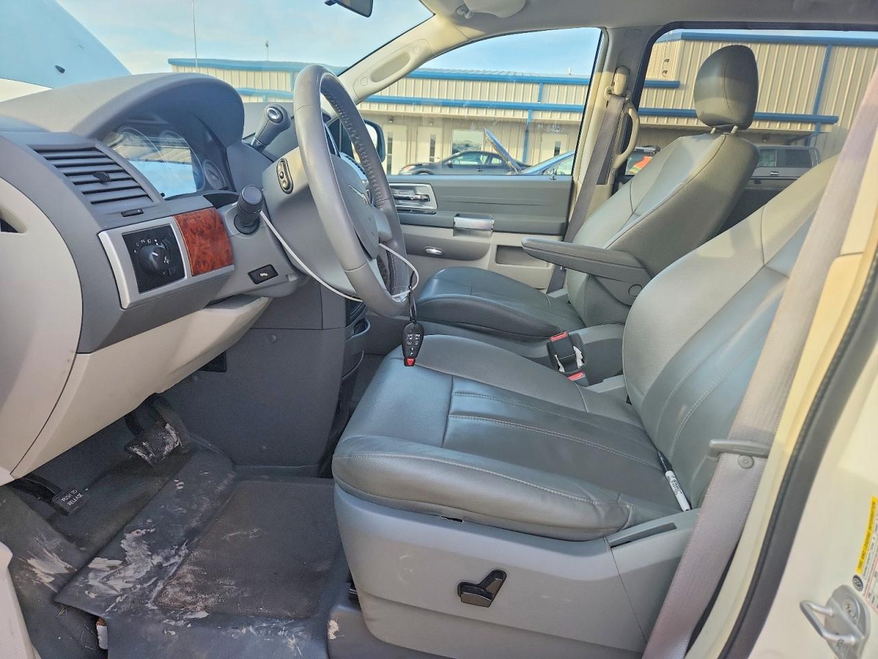 2008 CHRYSLER TOWN & COUNTRY TOURING photo 7