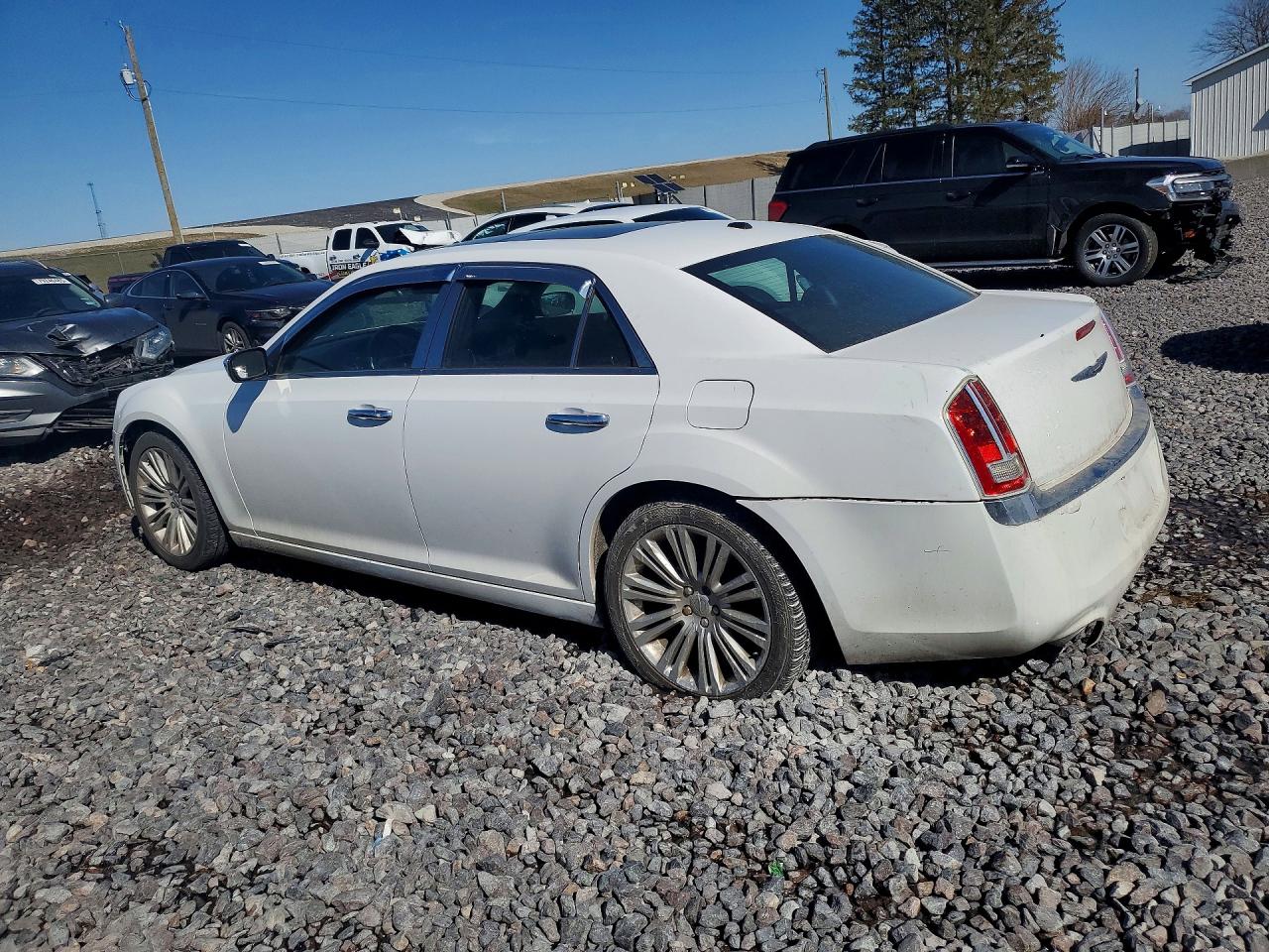 2011 CHRYSLER 300C photo 3