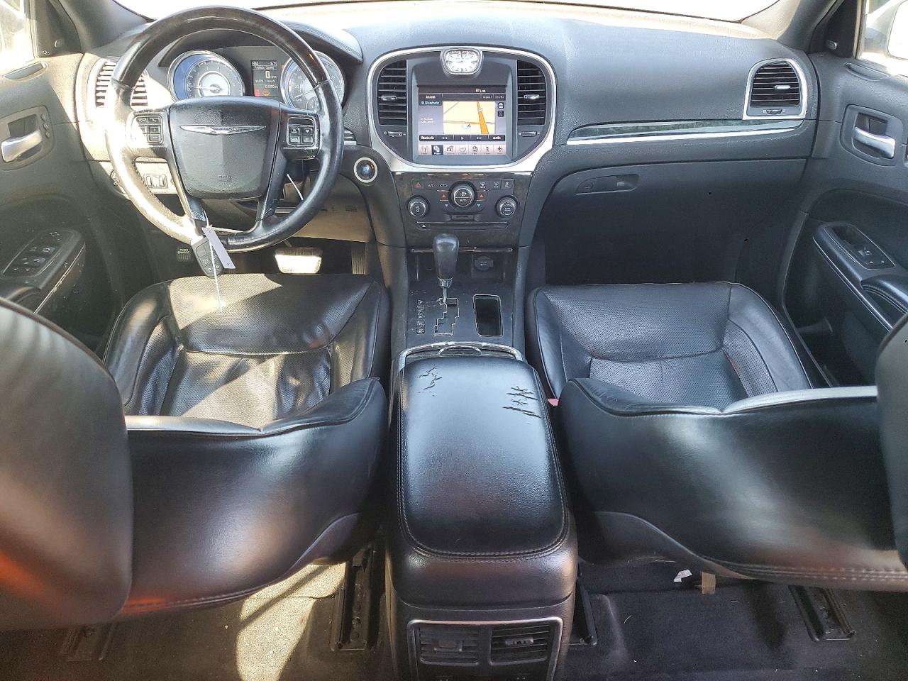 2011 CHRYSLER 300C photo 15