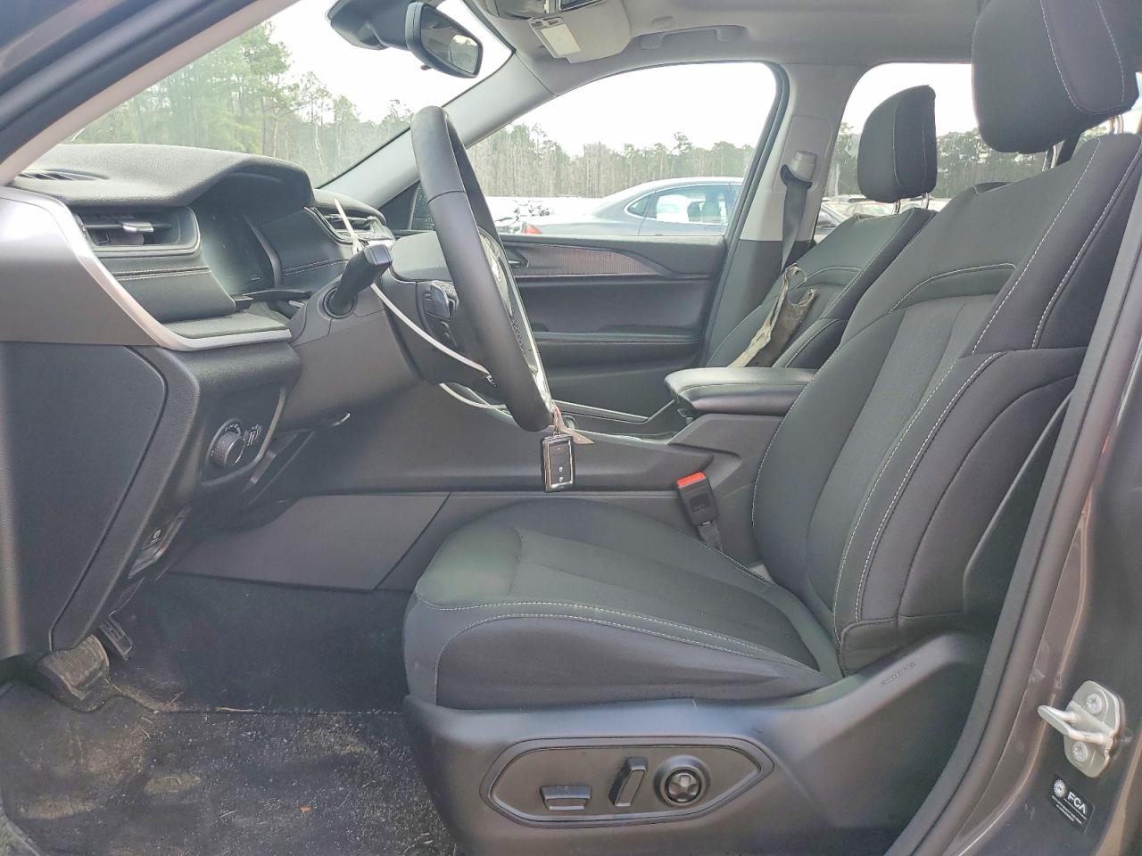 2023 JEEP GRAND CHEROKEE LAREDO photo 13