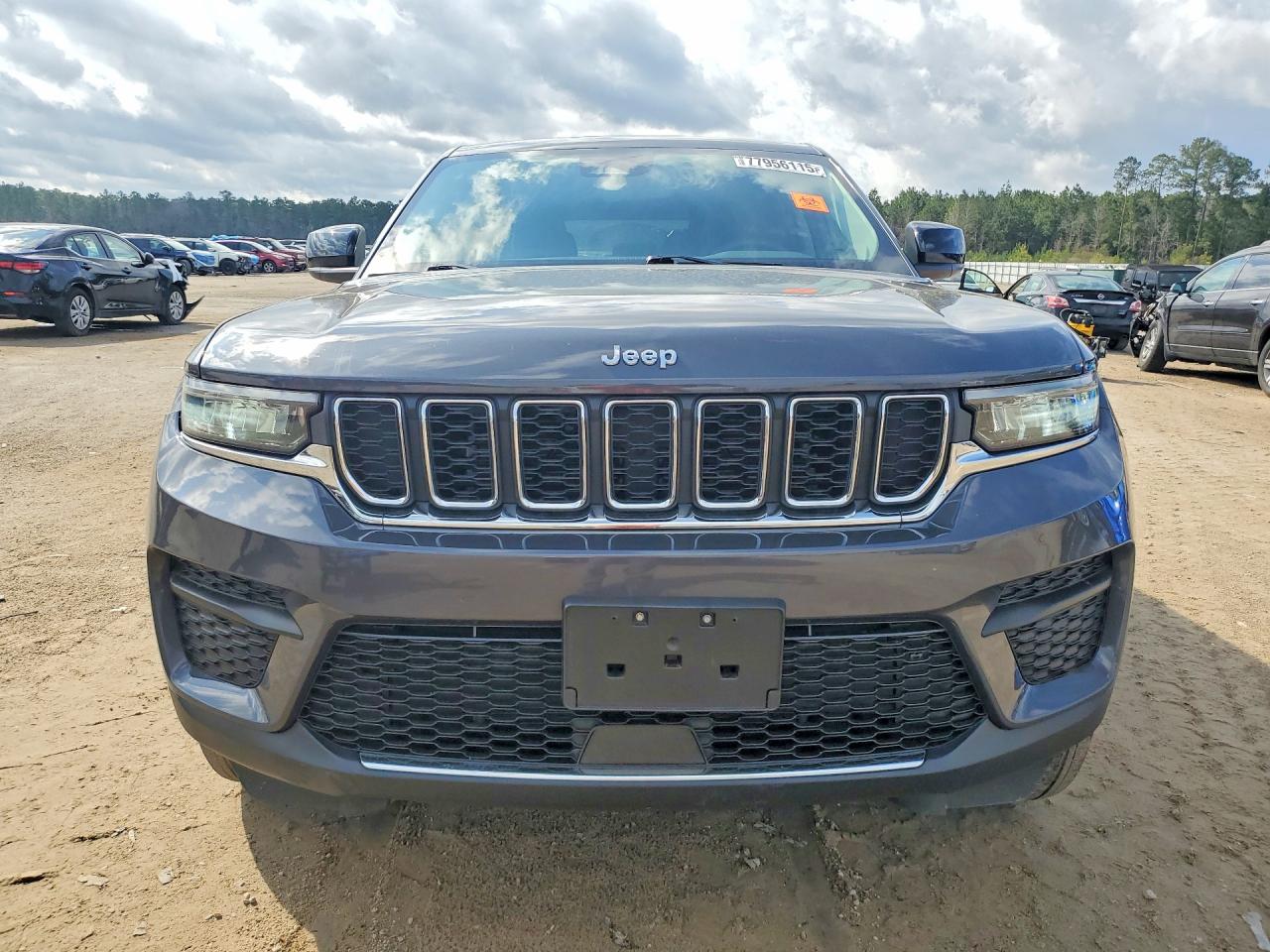 2023 JEEP GRAND CHEROKEE LAREDO photo 9