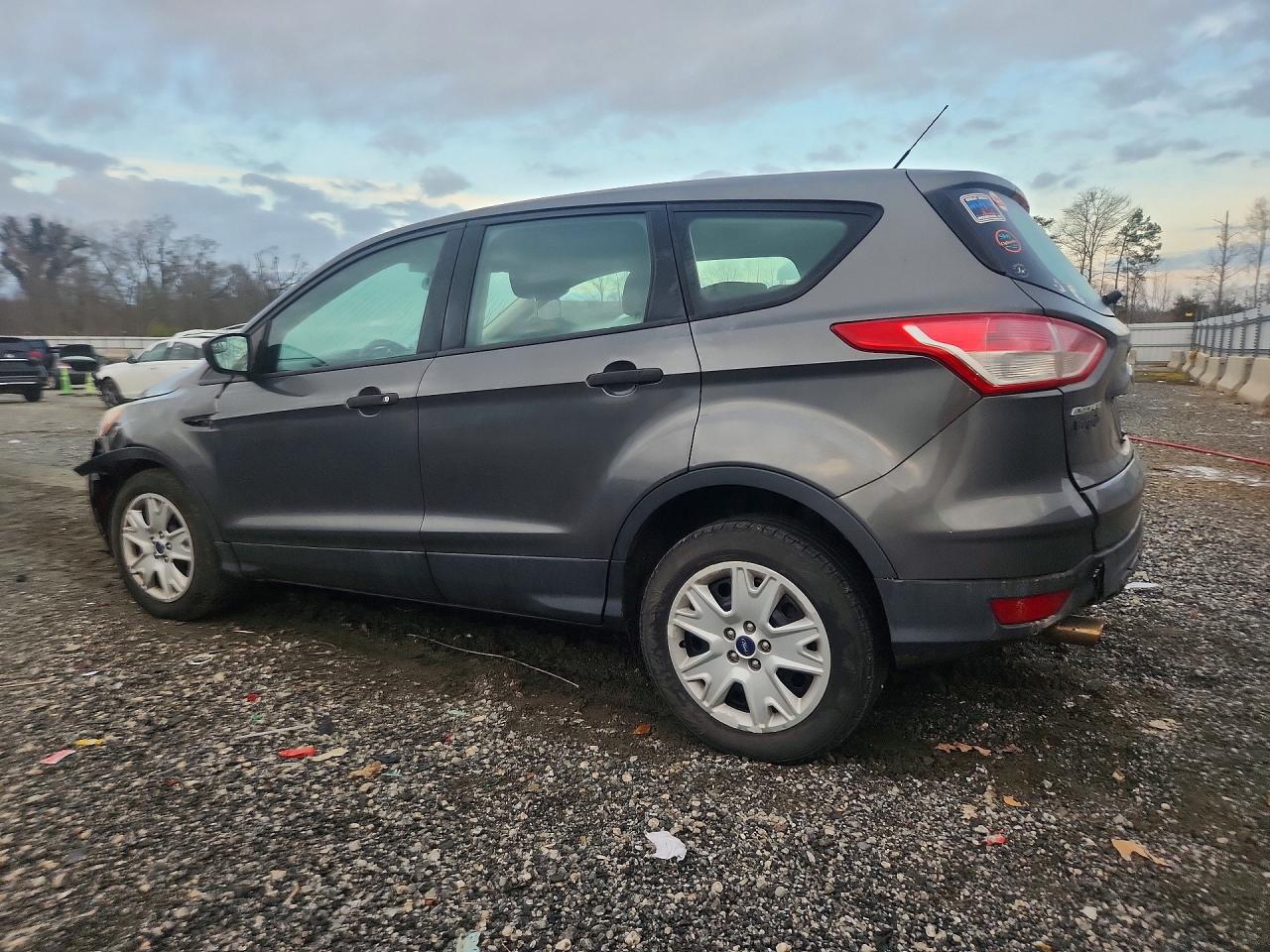 2015 FORD ESCAPE S photo 4