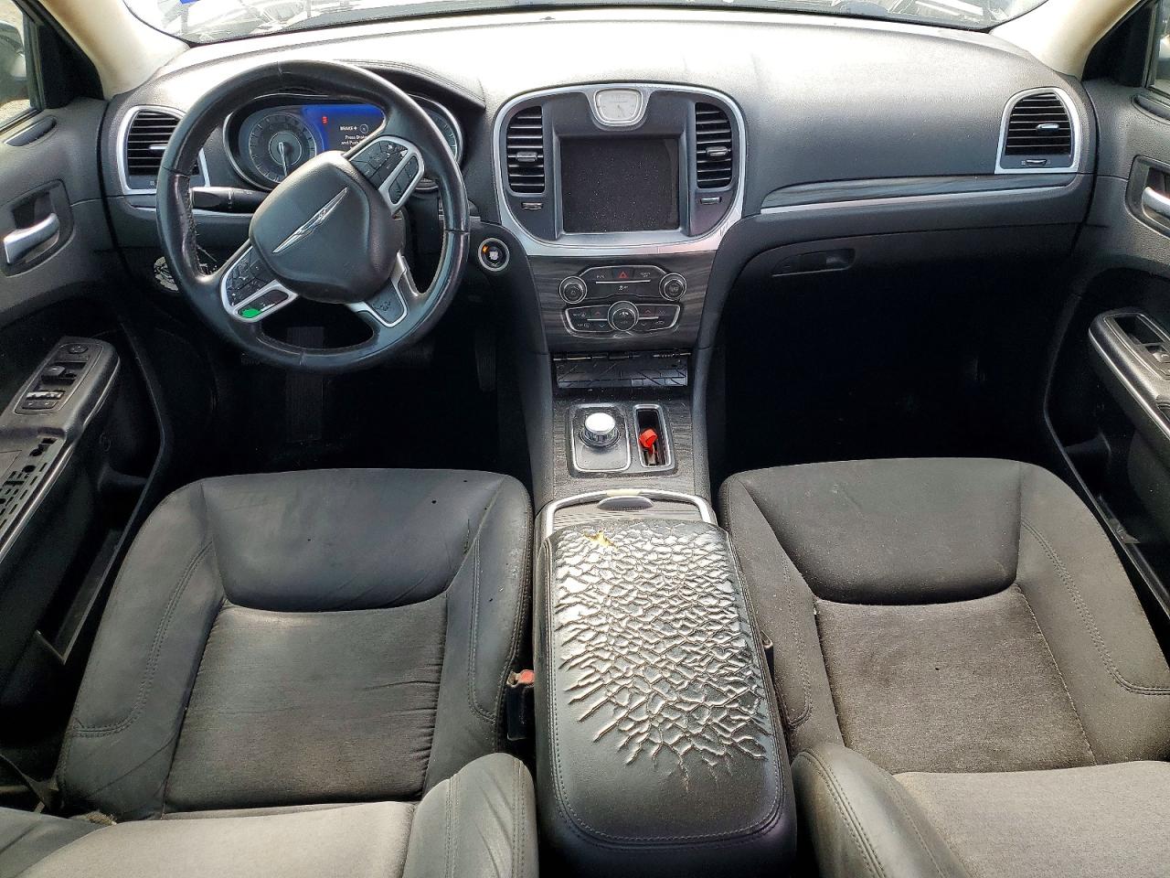 2019 CHRYSLER 300 TOURING photo 22