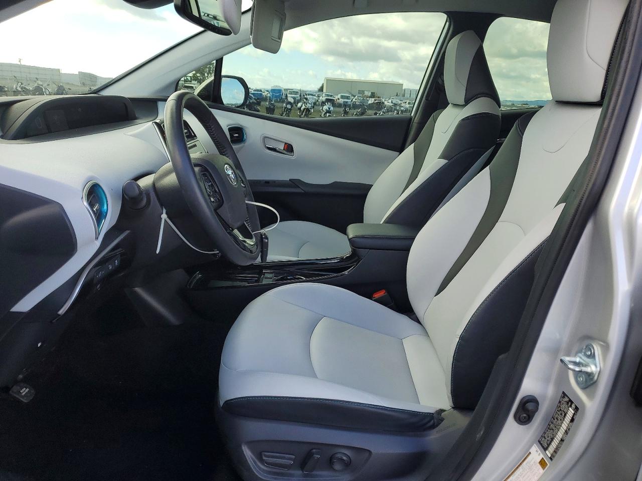 2019 TOYOTA PRIUS photo 7