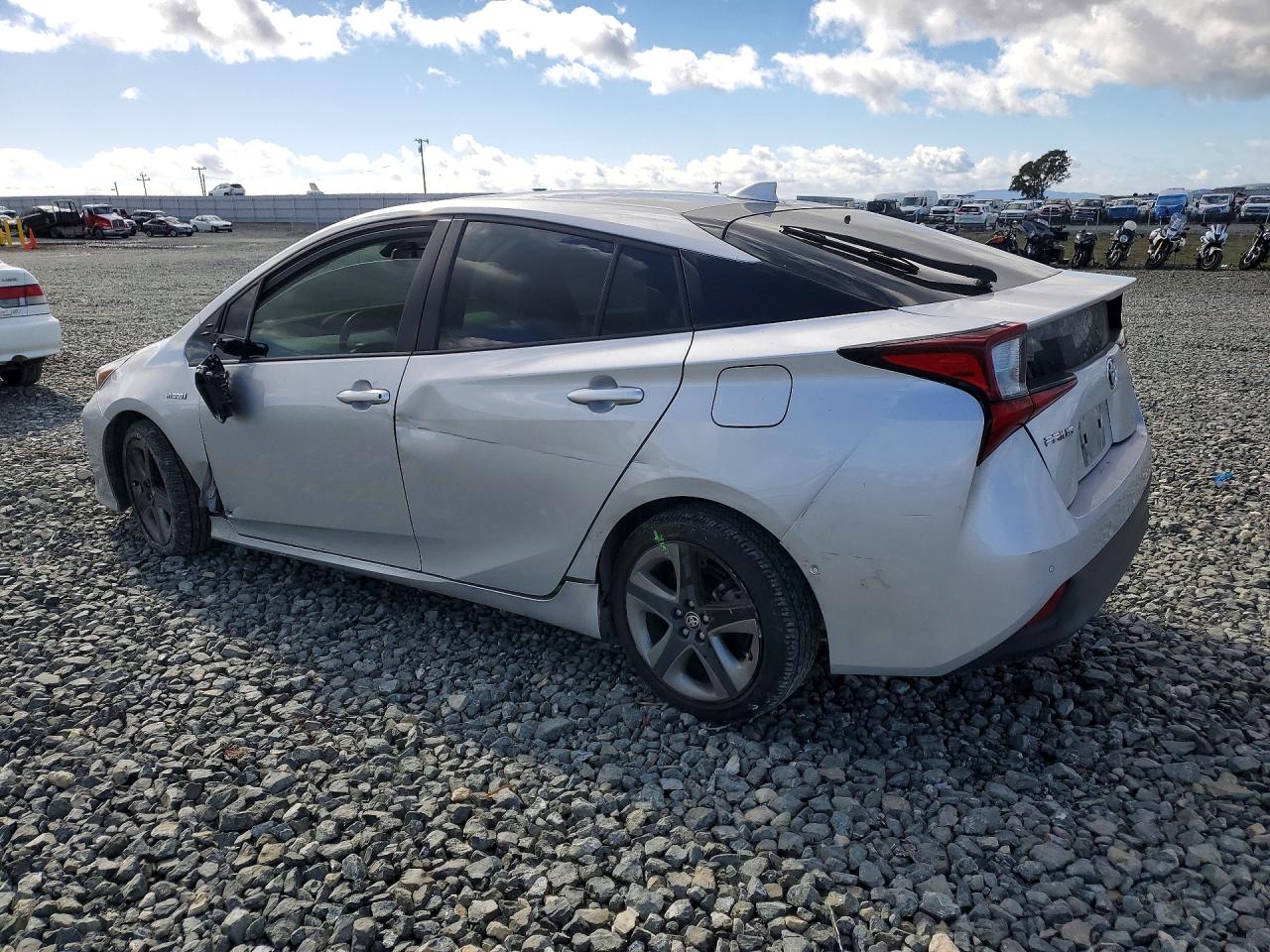 2019 TOYOTA PRIUS photo 2