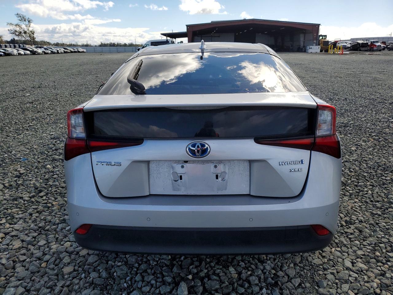 2019 TOYOTA PRIUS photo 6