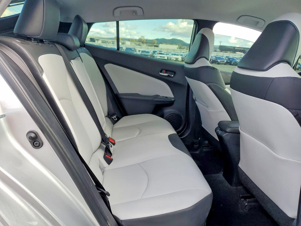 2019 TOYOTA PRIUS photo 10