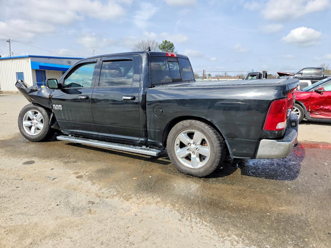 2015 RAM 1500 SLT photo 2