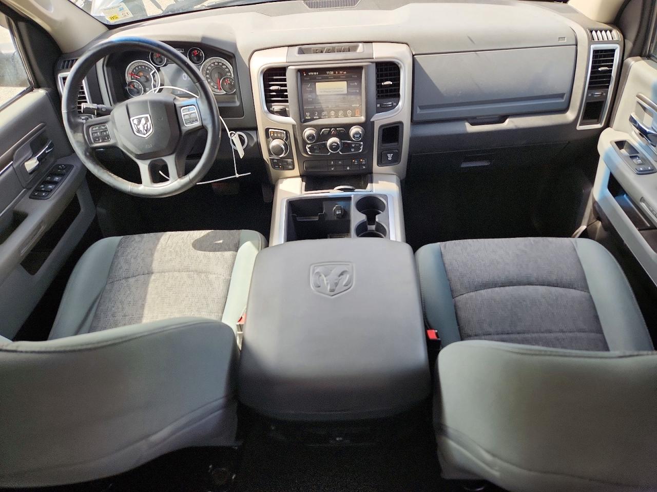 2015 RAM 1500 SLT photo 8