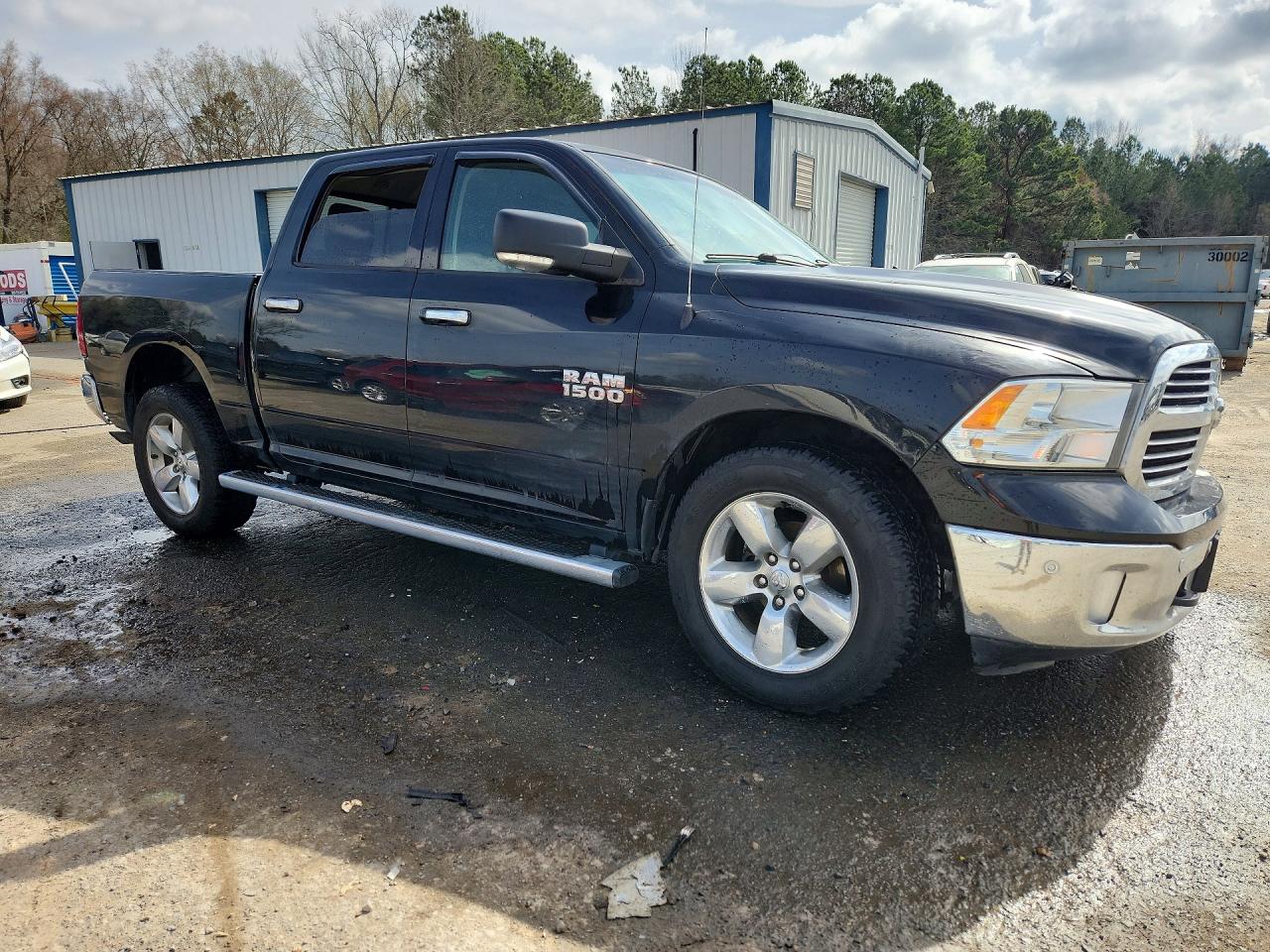 2015 RAM 1500 SLT photo 4