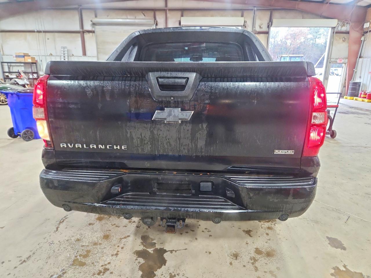 2011 CHEVROLET AVALANCHE LT photo 6