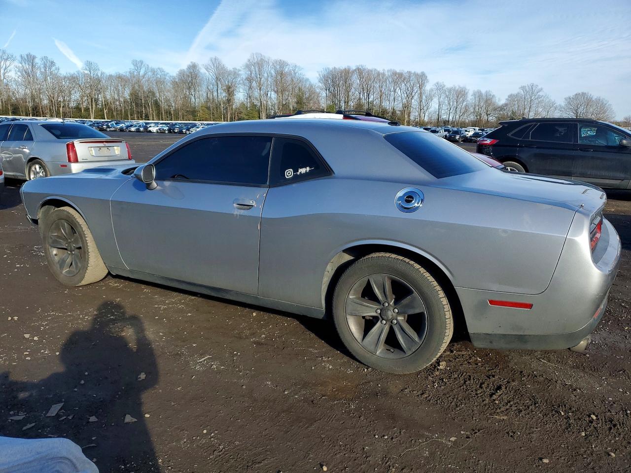 2016 DODGE CHALLENGER SXT photo 3