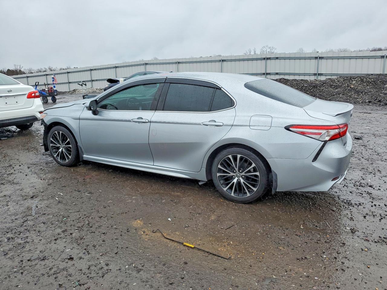 2018 TOYOTA CAMRY L photo 3