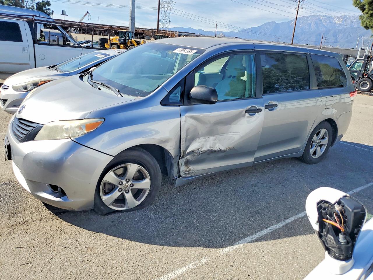 2013 TOYOTA SIENNA