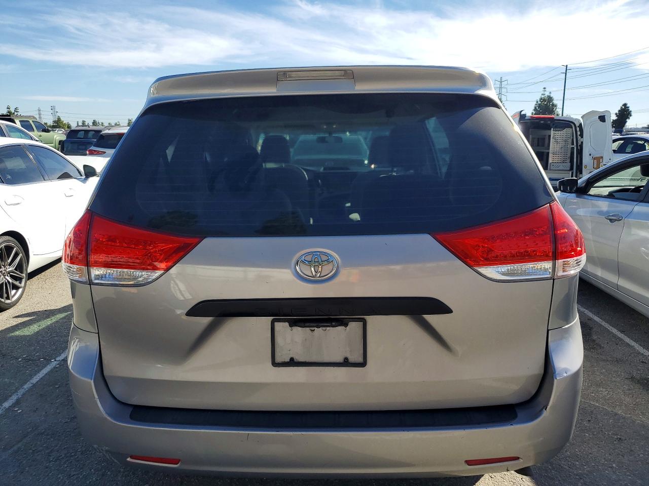 2013 TOYOTA SIENNA photo 11