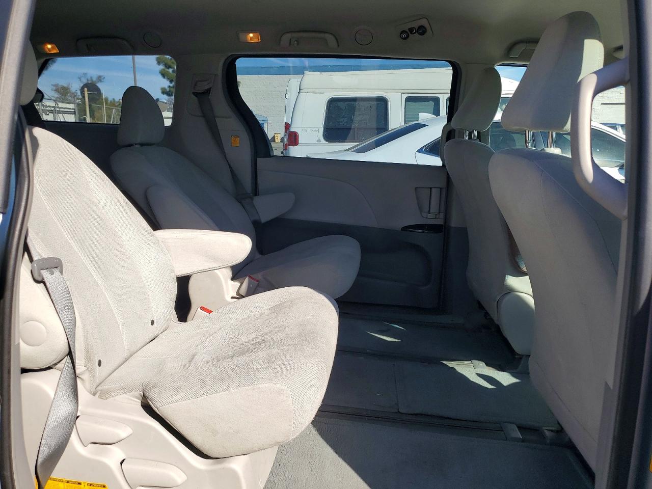 2013 TOYOTA SIENNA photo 21