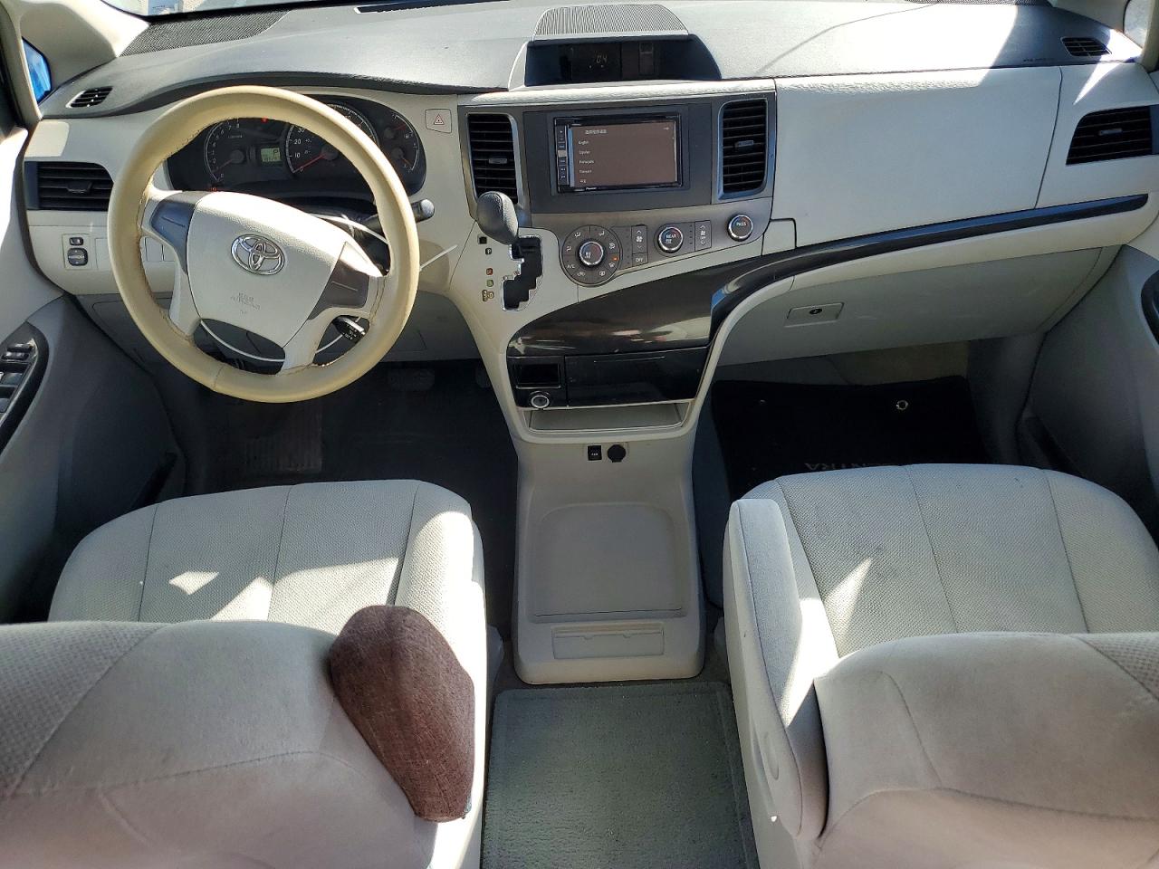 2013 TOYOTA SIENNA photo 15