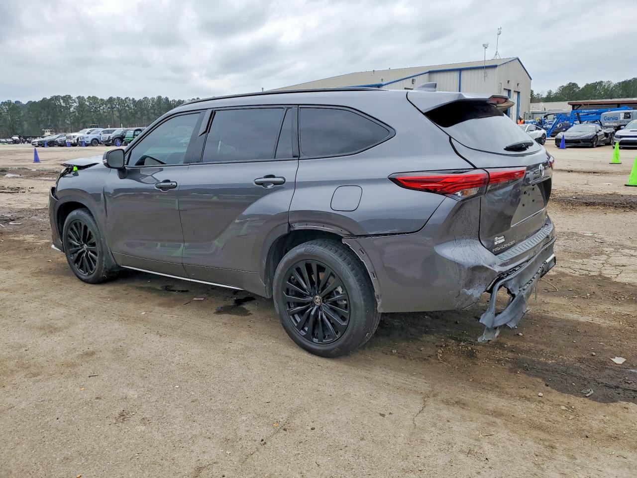 2023 TOYOTA HIGHLANDER L photo 2