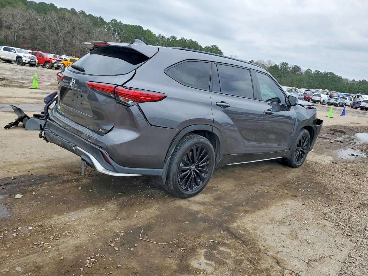 2023 TOYOTA HIGHLANDER L photo 3