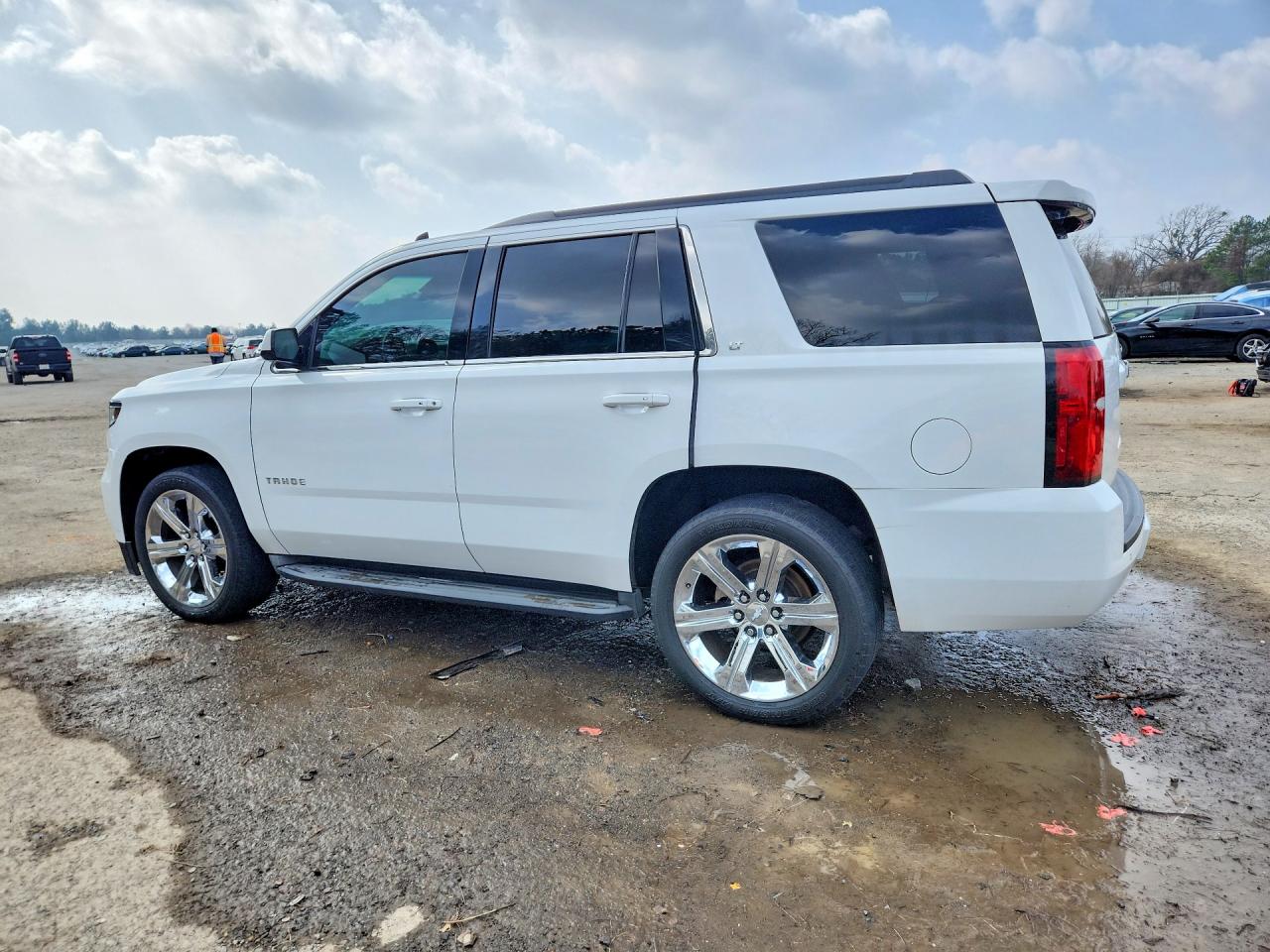2015 CHEVROLET TAHOE K1500 LT photo 2