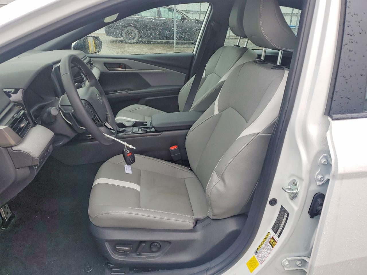 2025 TOYOTA CAMRY SE photo 19