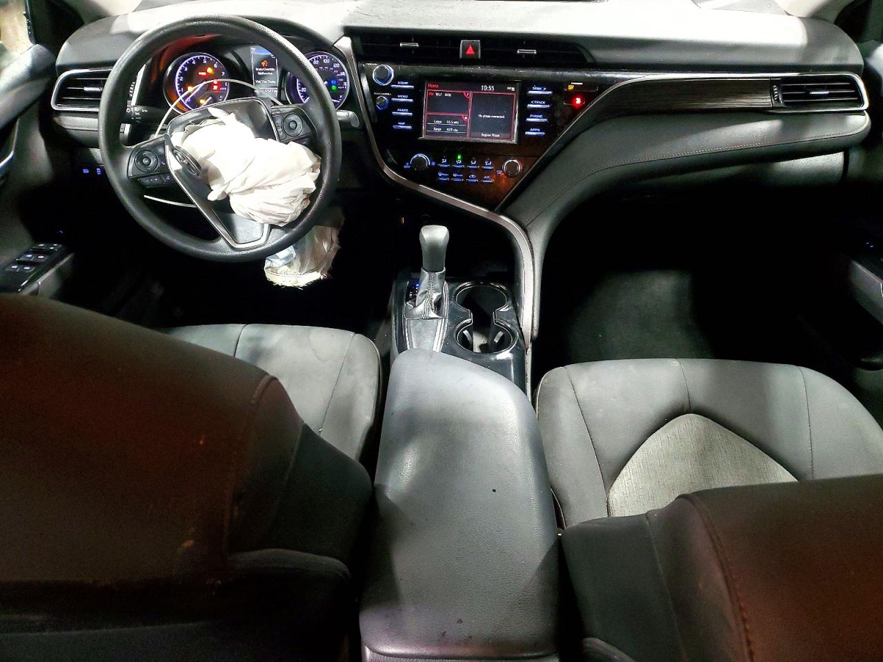 2019 TOYOTA CAMRY LE photo 15