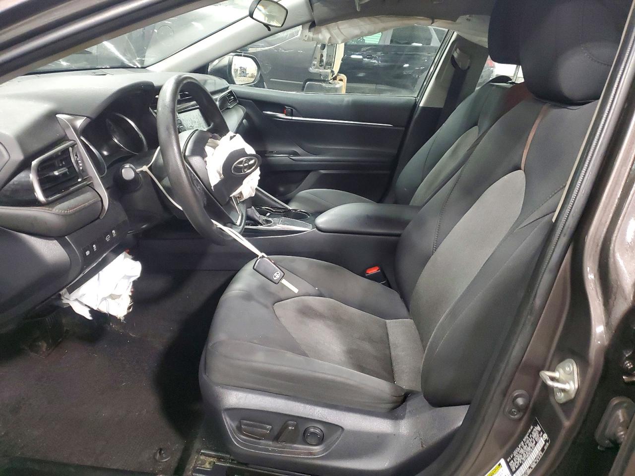 2019 TOYOTA CAMRY LE photo 13