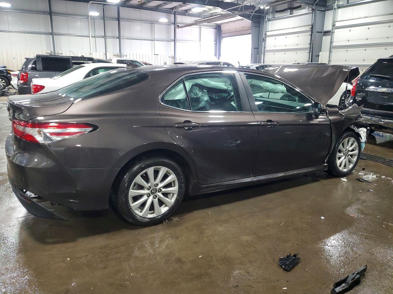 2019 TOYOTA CAMRY LE photo 5