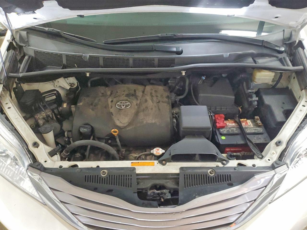 2017 TOYOTA SIENNA XLE PREMIUM 8-PASSENGER photo 12