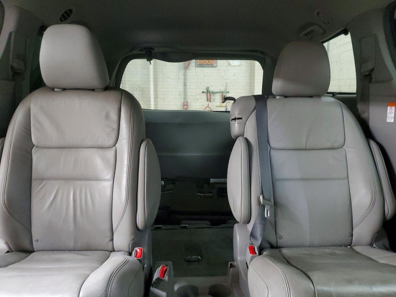 2017 TOYOTA SIENNA XLE PREMIUM 8-PASSENGER photo 10