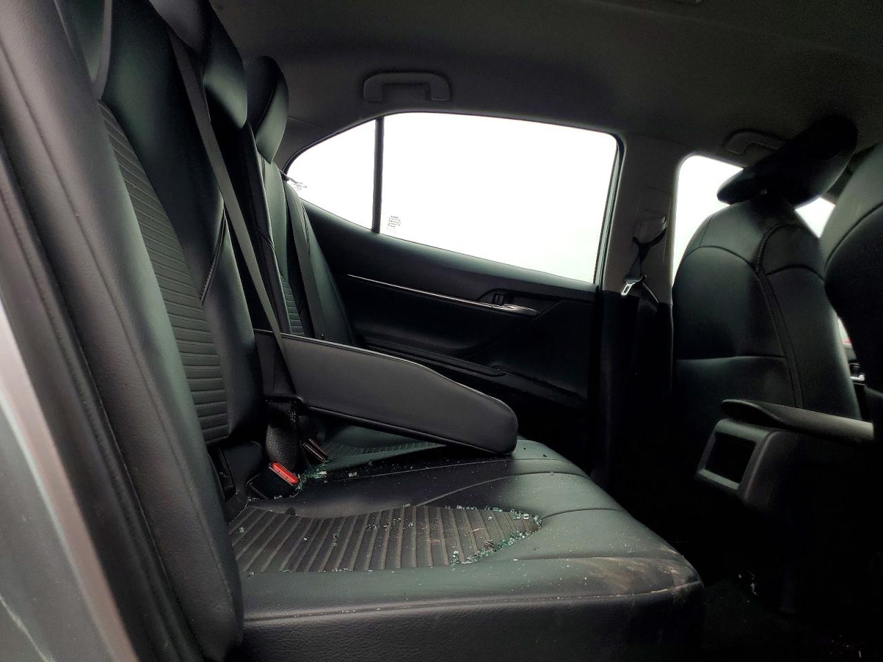 2020 TOYOTA CAMRY SE photo 19