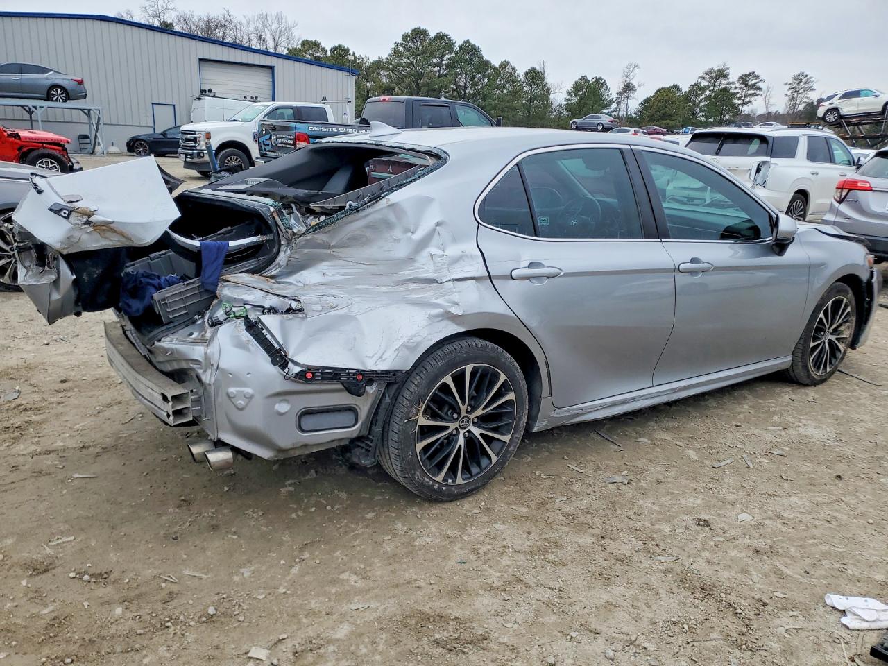 2020 TOYOTA CAMRY SE photo 5