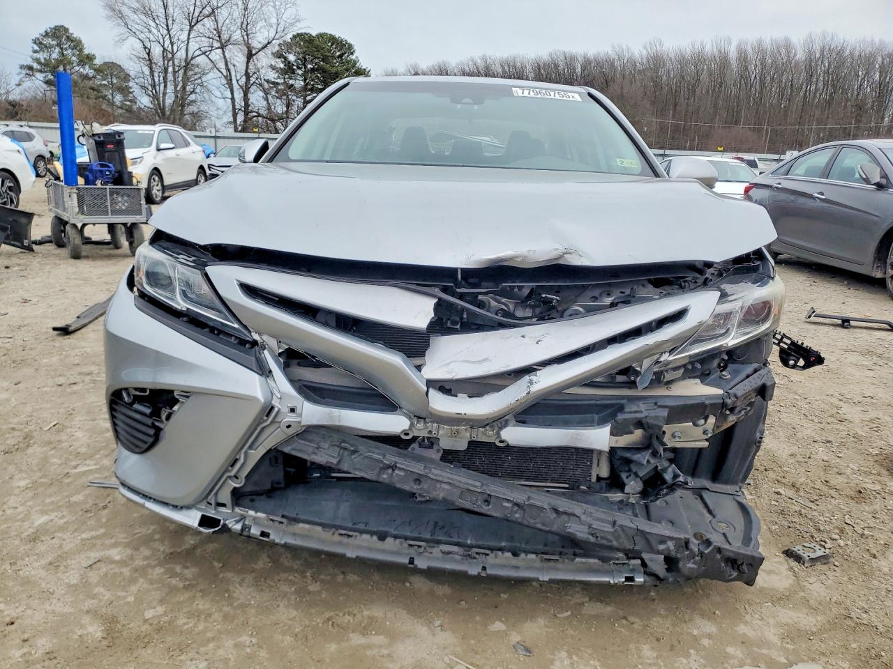 2020 TOYOTA CAMRY SE photo 9