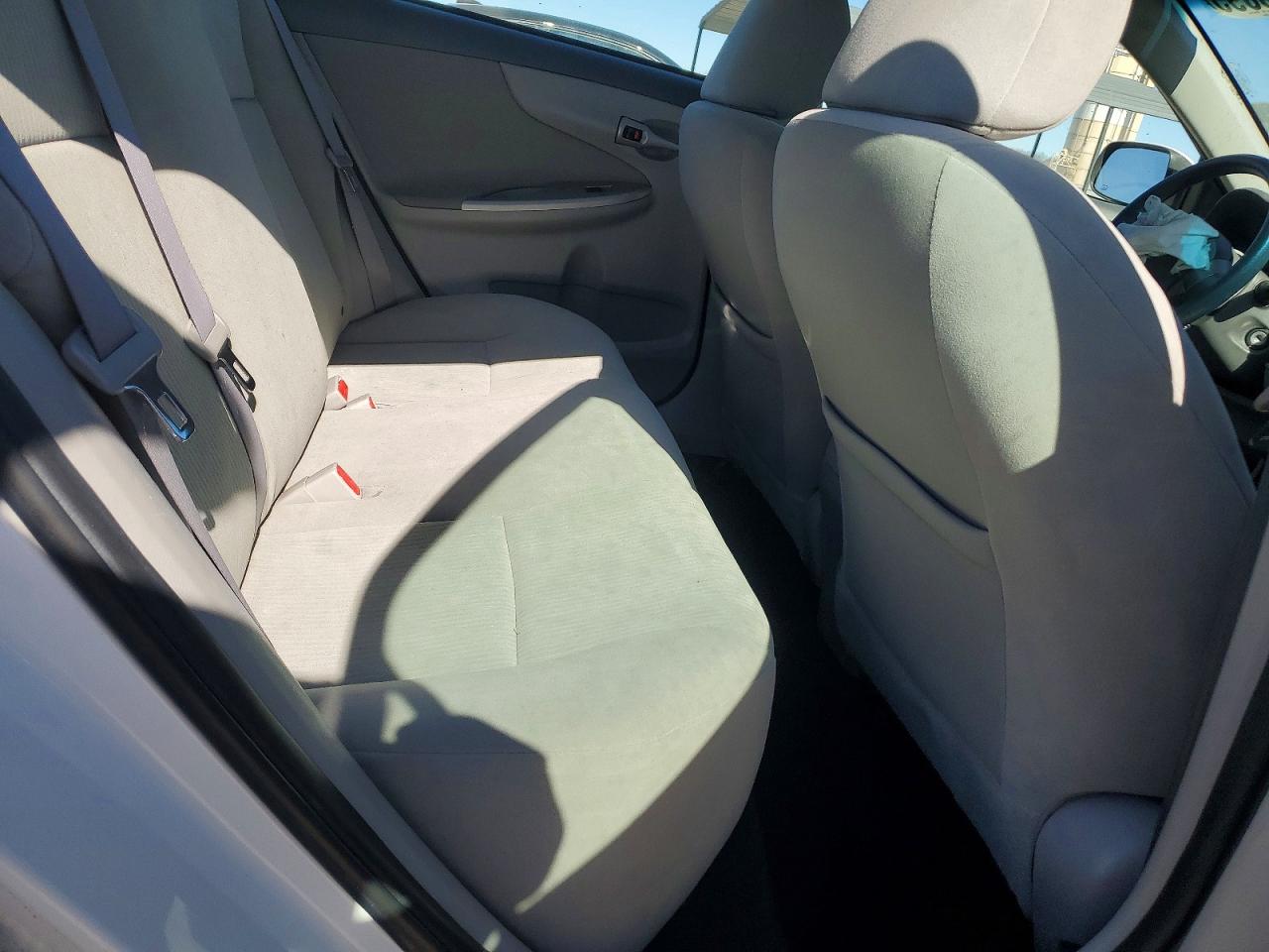 2010 TOYOTA COROLLA LE photo 19