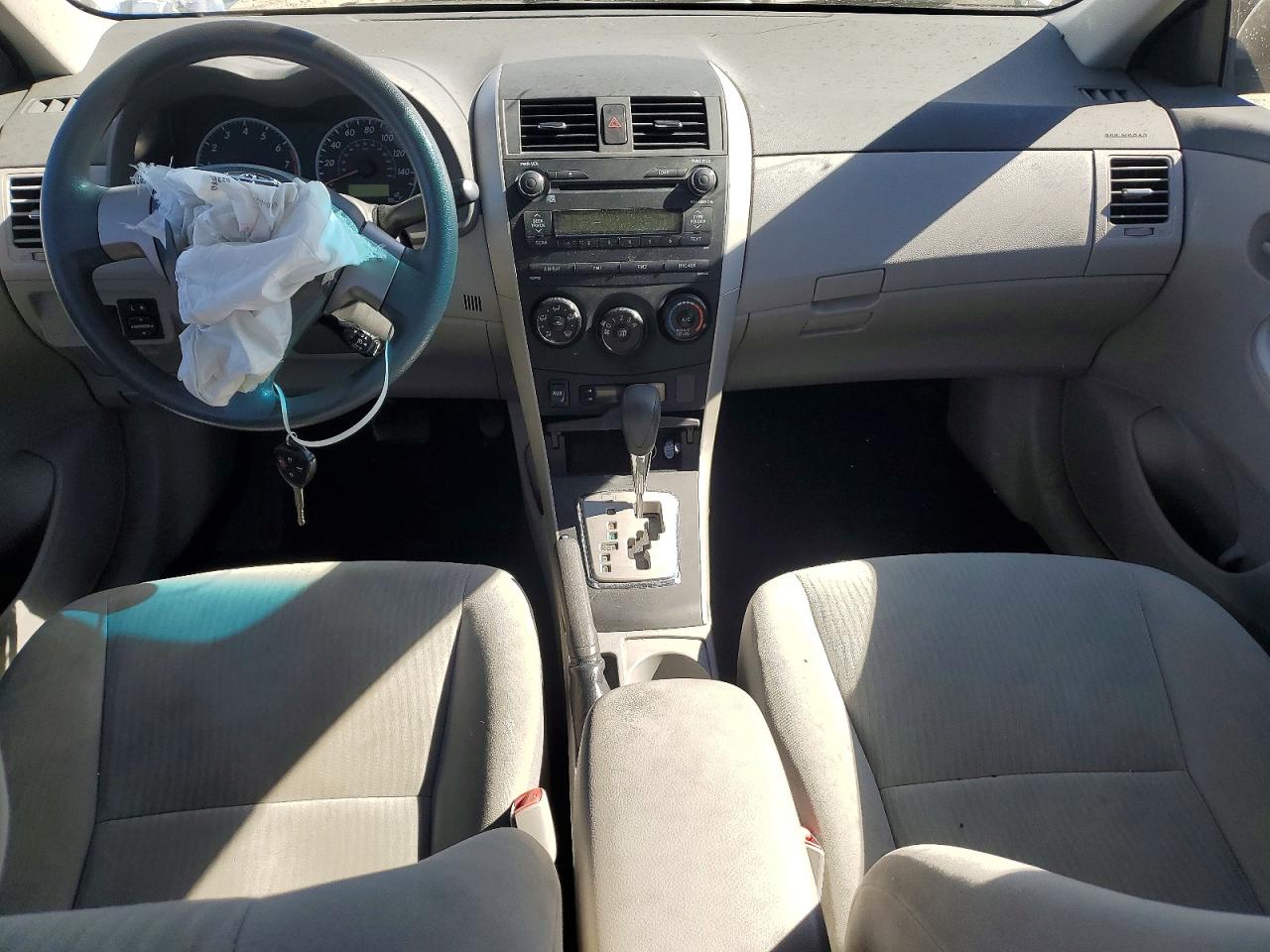 2010 TOYOTA COROLLA LE photo 15