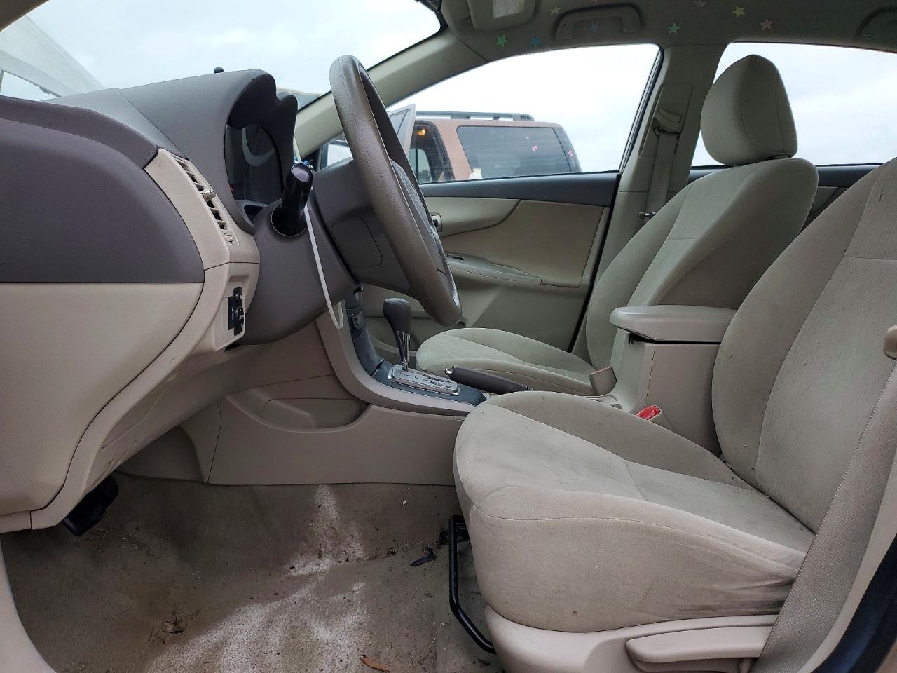 2010 TOYOTA COROLLA LE photo 7