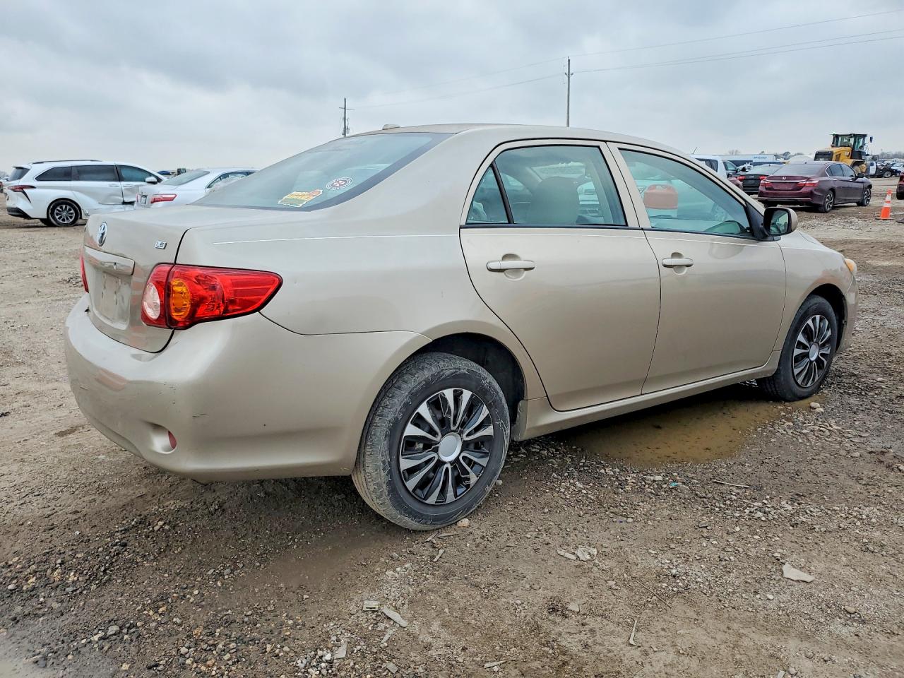 2010 TOYOTA COROLLA LE photo 3