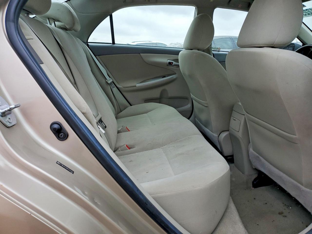 2010 TOYOTA COROLLA LE photo 10