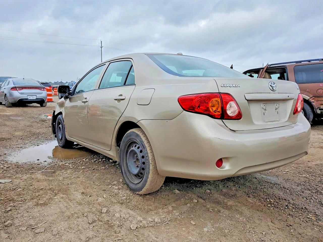 2010 TOYOTA COROLLA LE photo 2