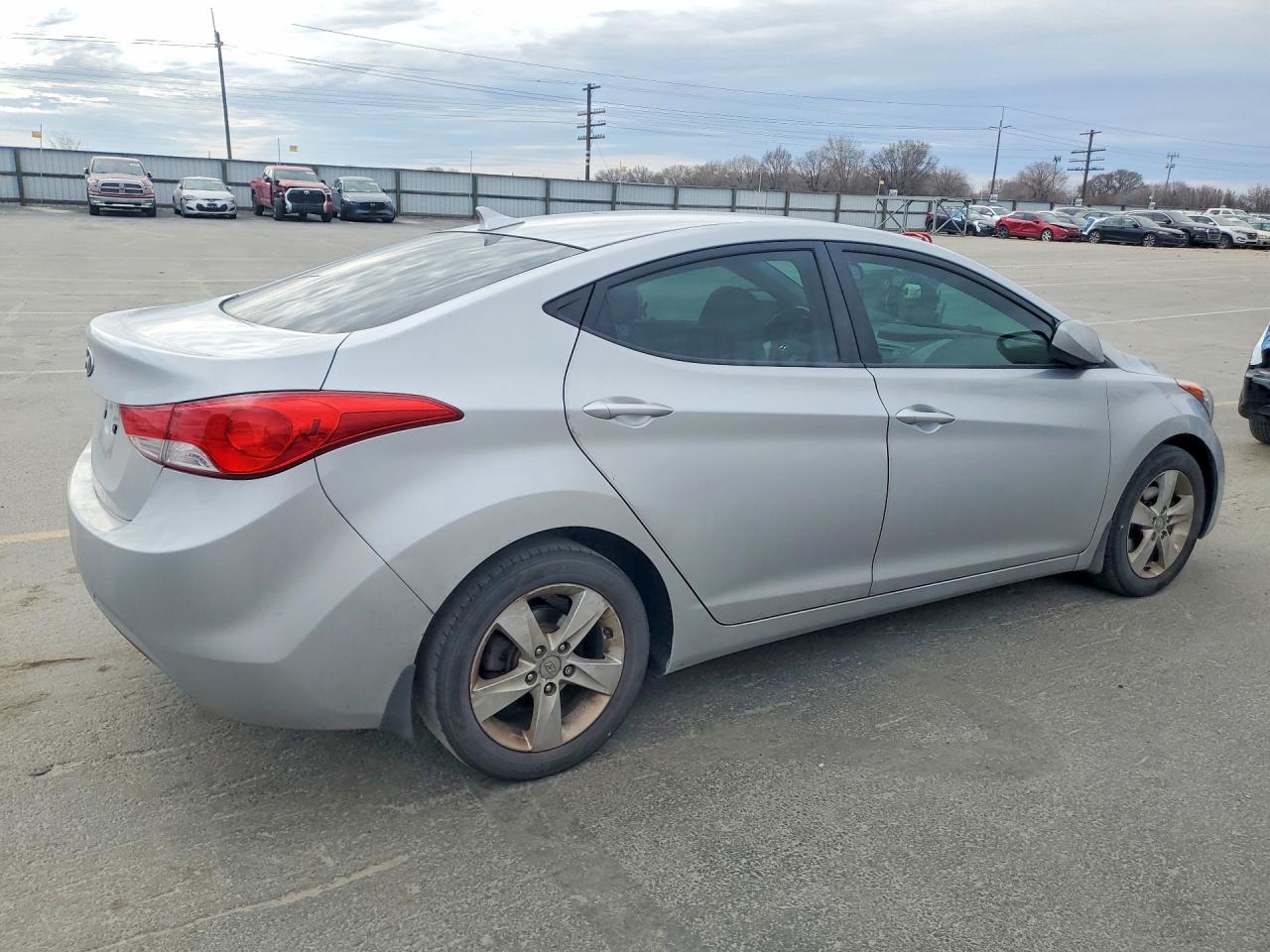 2013 HYUNDAI ELANTRA GLS photo 3