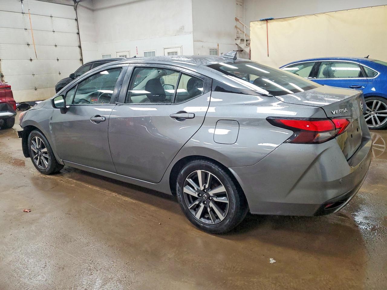 2021 NISSAN VERSA SV photo 3