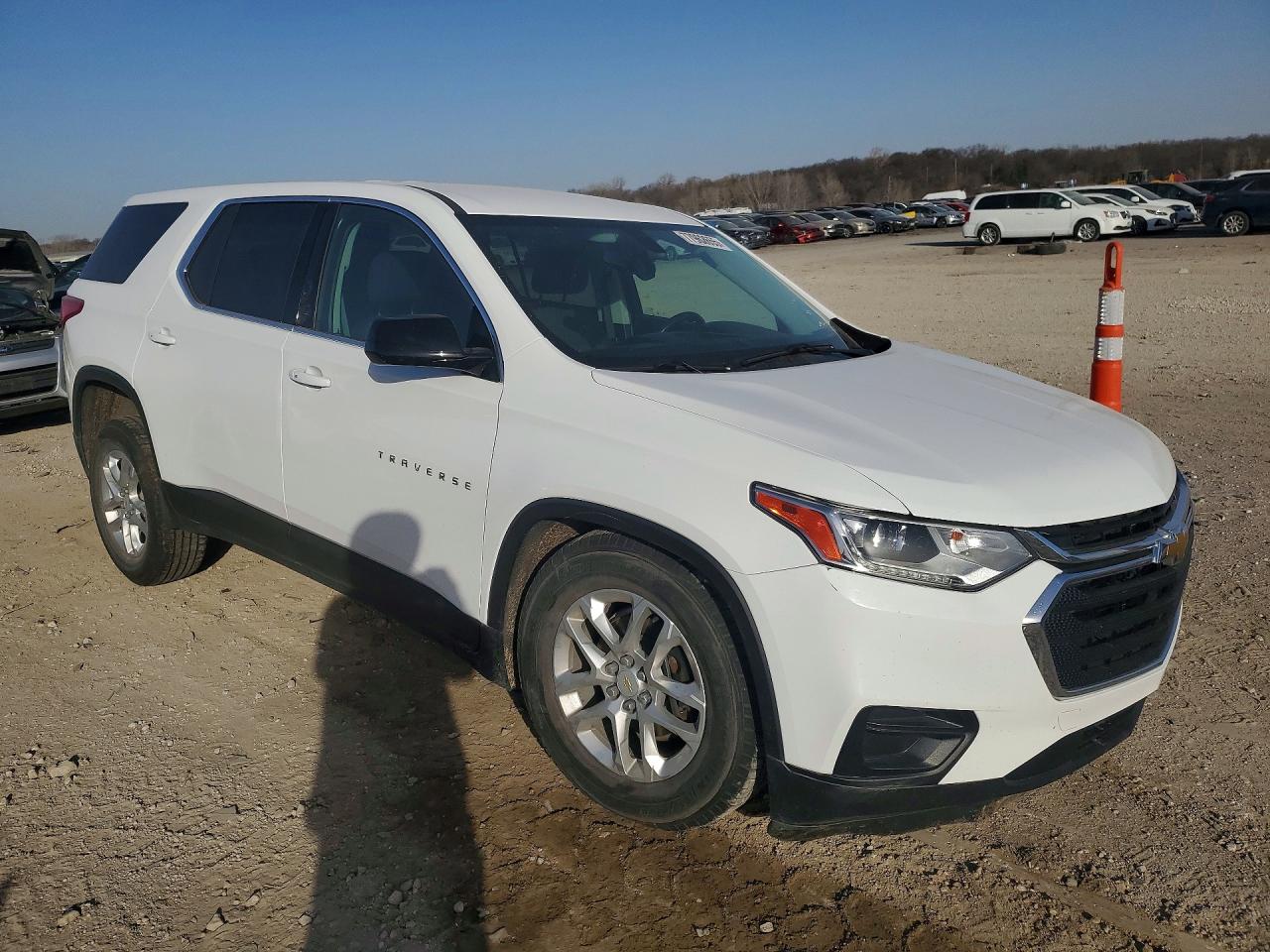 2019 CHEVROLET TRAVERSE LS photo 4